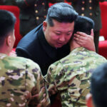 Kim Jong-un décore les soldats nord-coréens revenus d’Ukraine